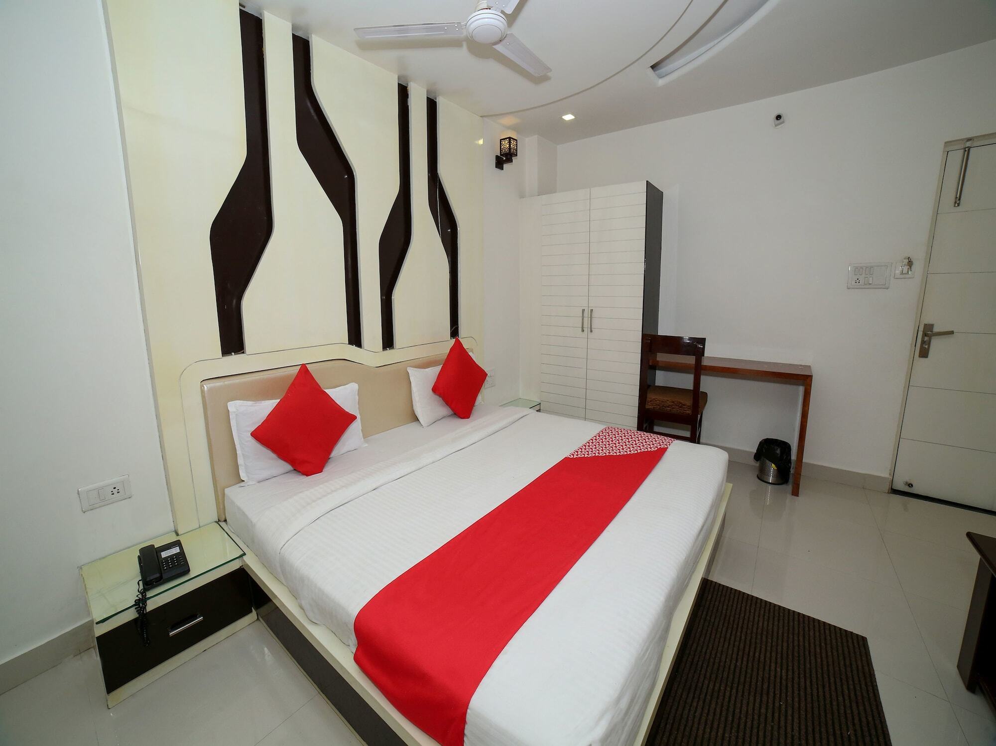 Oyo 7367 Hotel Dessert Palm Гвалиор Екстериор снимка