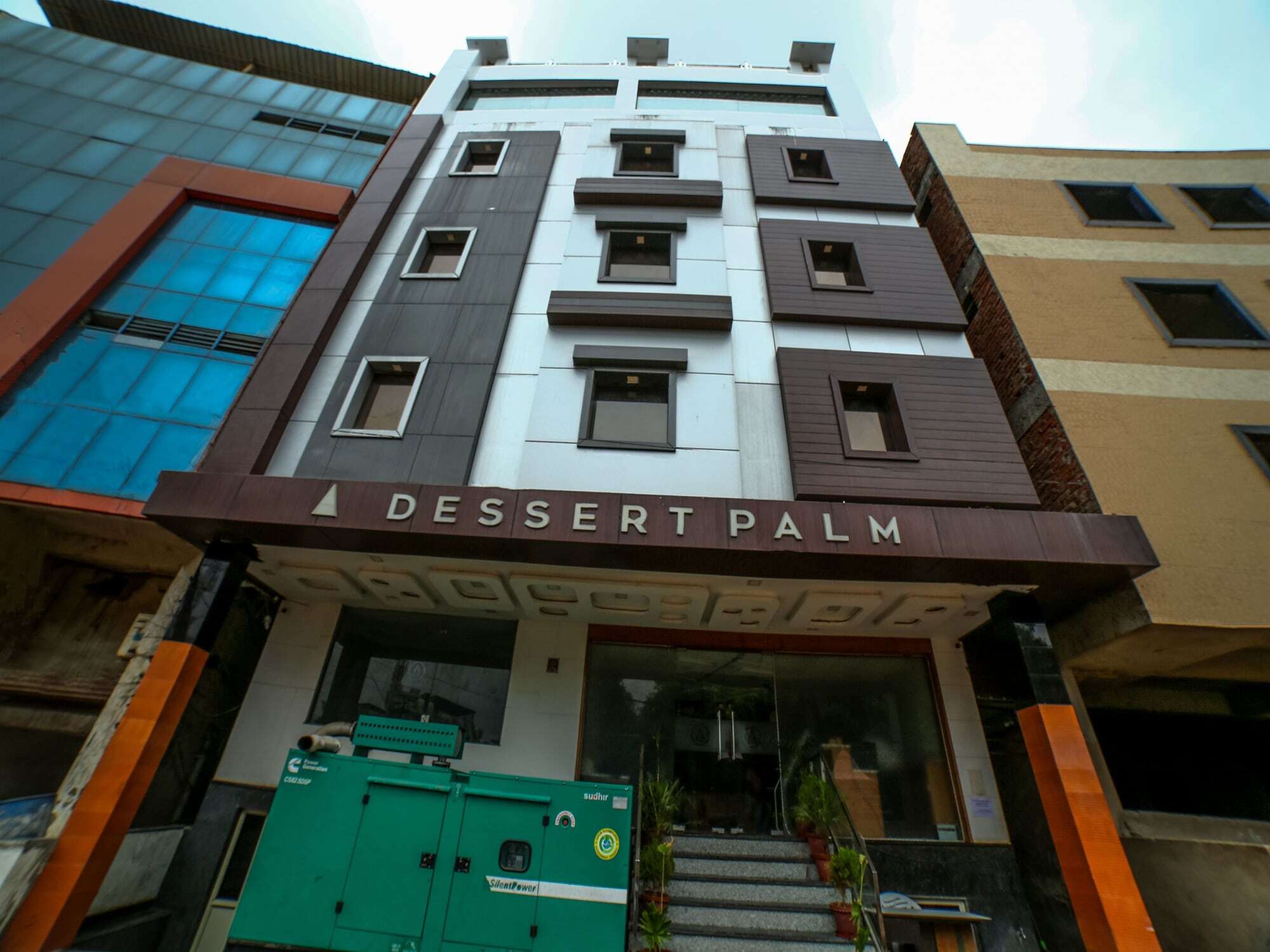 Oyo 7367 Hotel Dessert Palm Гвалиор Екстериор снимка