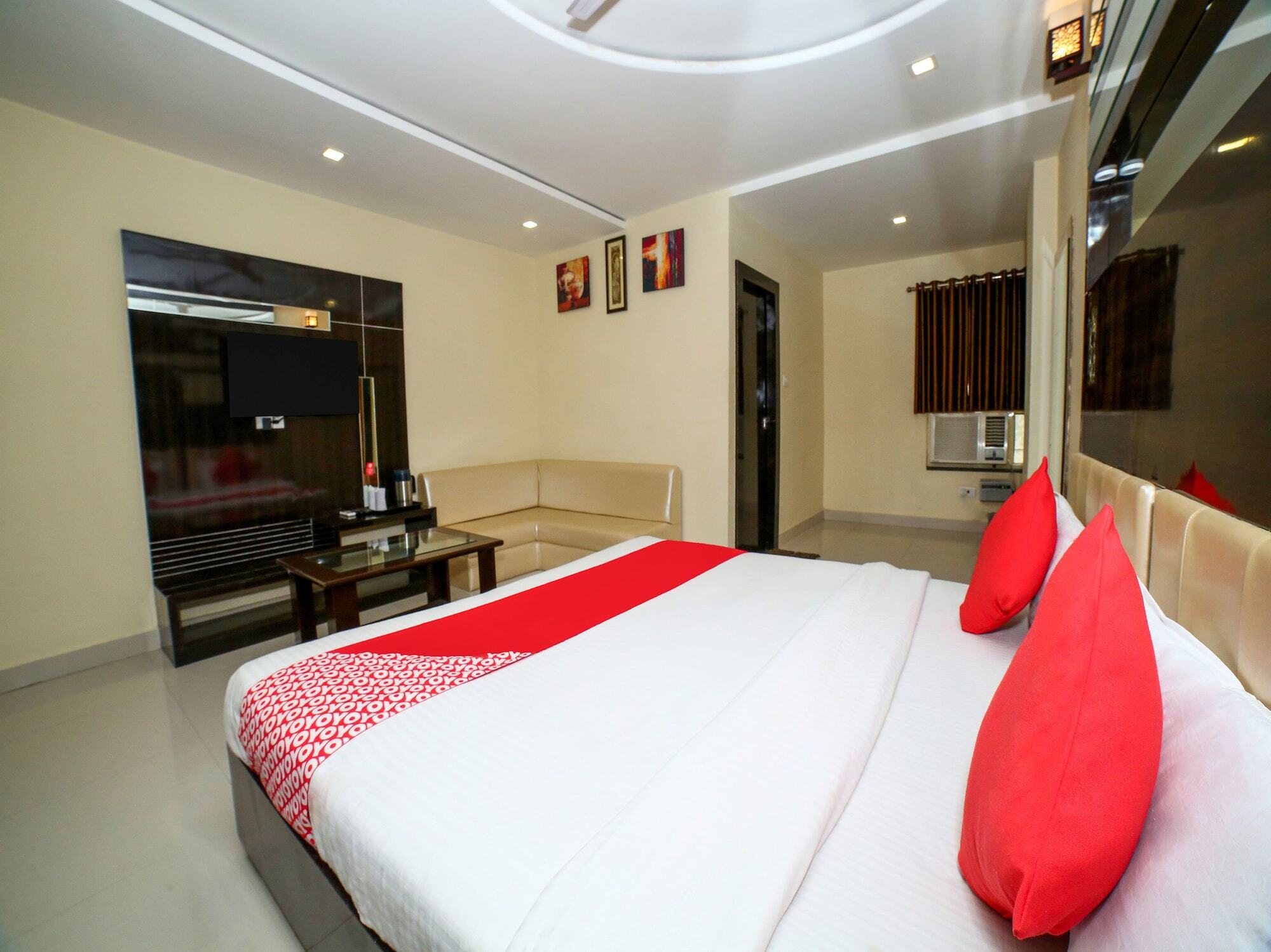 Oyo 7367 Hotel Dessert Palm Гвалиор Екстериор снимка